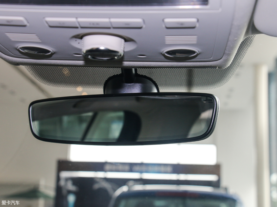 2017;J 3.0 TSI R Line ʷ