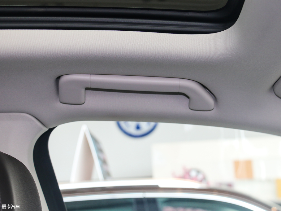 2017;J 3.0 TSI R Line ʷ