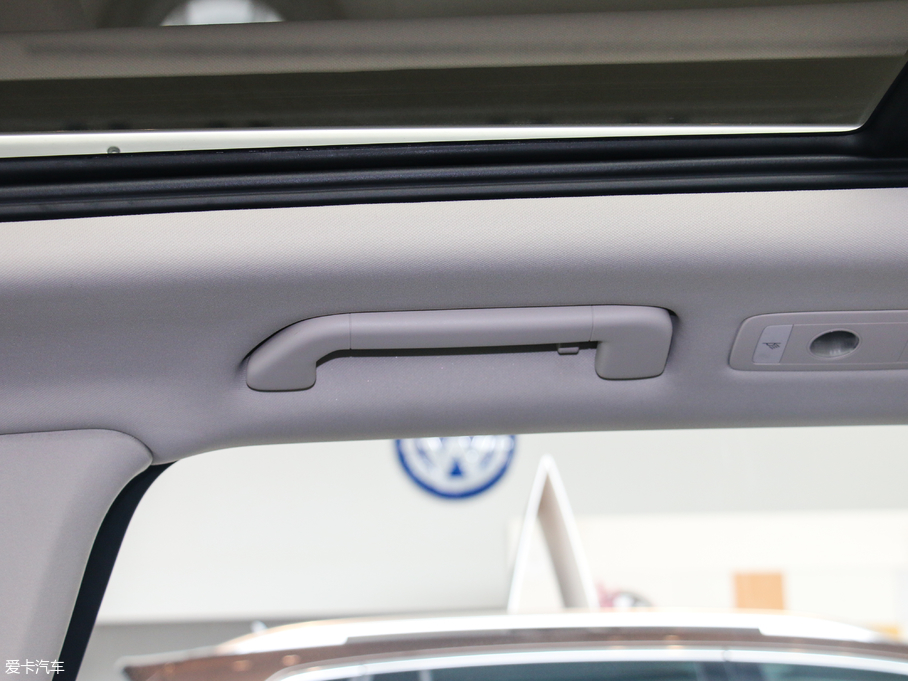 2017;J 3.0 TSI R Line ʷ