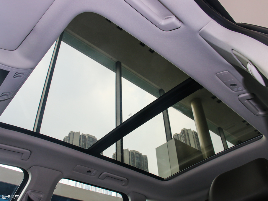 2017;J 3.0 TSI R Line ʷ