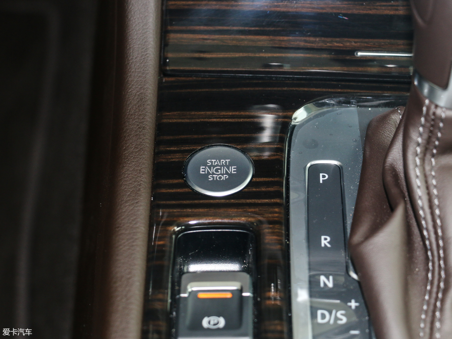 2017;J 3.0 TSI R Line ʷ