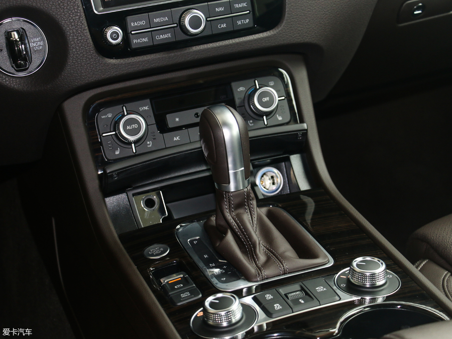 2017;J 3.0 TSI R Line ʷ