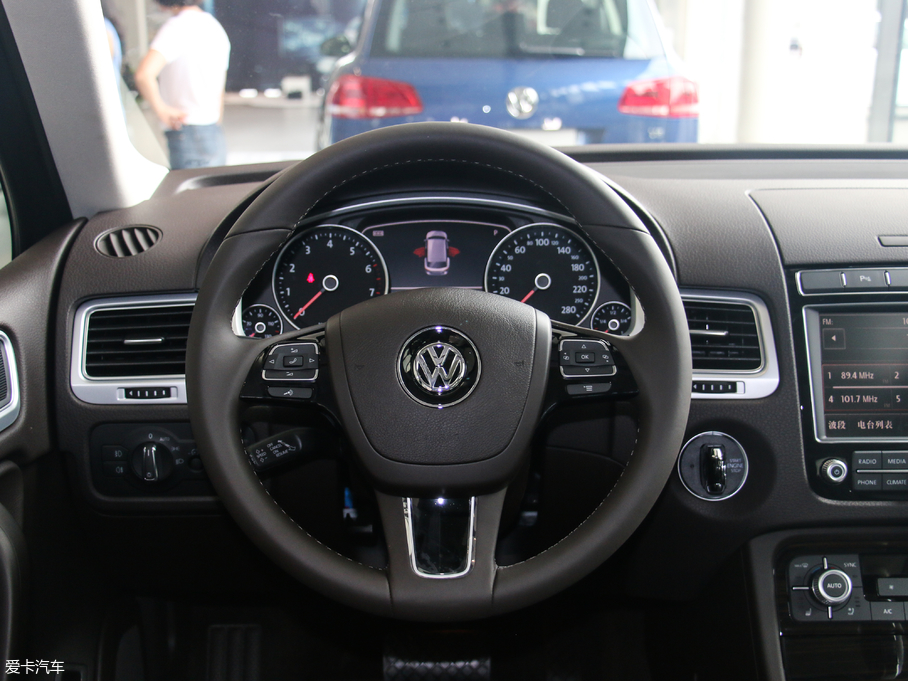 2017;J 3.0 TSI R Line ʷ