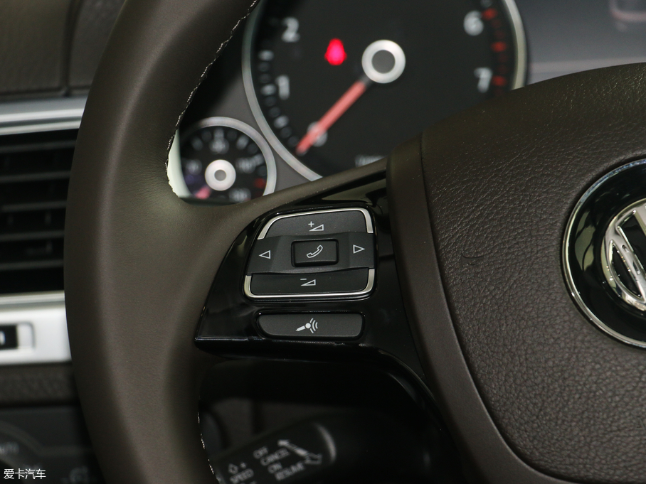 2017;J 3.0 TSI R Line ʷ