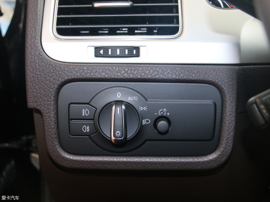 2017;J 3.0 TSI R Line ʷ