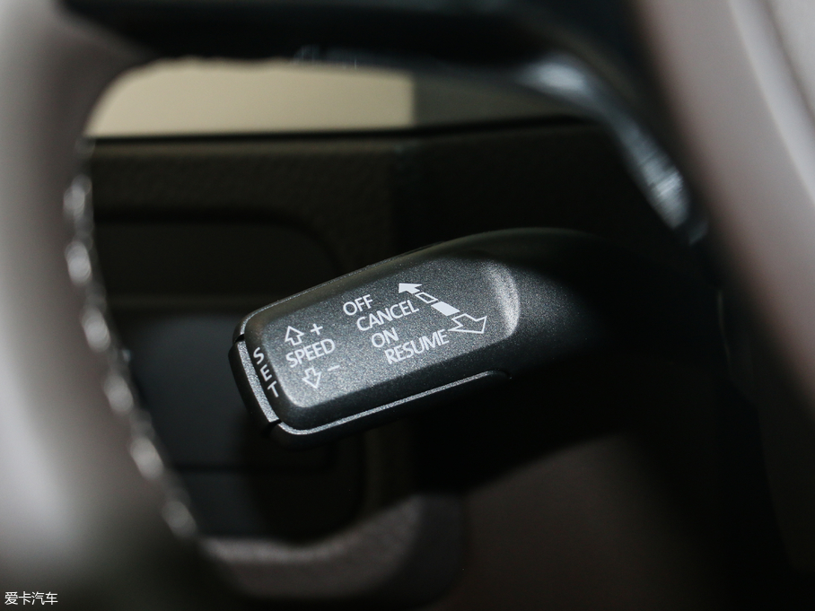 2017;J 3.0 TSI R Line ʷ