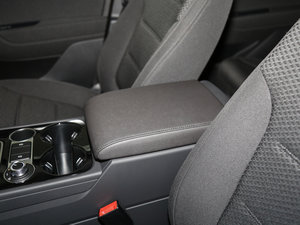 2017款3.0 TSI 启程型 中央扶手箱