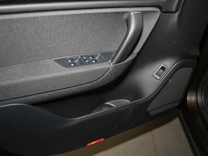 2017款3.0 TSI 启程型 前门储物空间