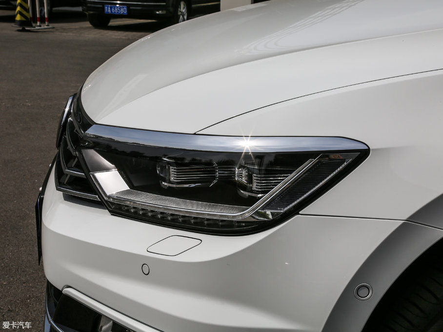 2017ε 380TSI (q)R-line