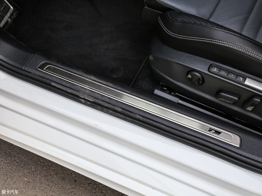 2017ε 380TSI (q)R-line