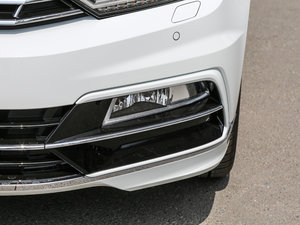 2017款380TSI 两驱R-line版 前雾灯