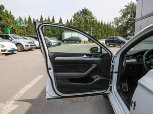 2017款380TSI 两驱R-line版 驾驶位车门