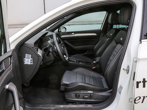 2017款380TSI 两驱R-line版 前排空间