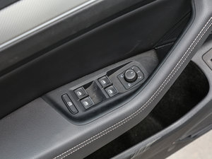 2017款380TSI 两驱R-line版 主驾车窗控制区	
