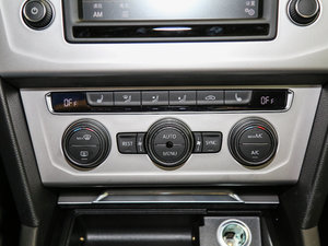 2017款380TSI 两驱舒行版 中控区