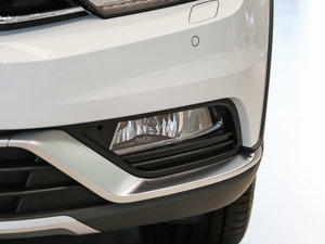 2017款380TSI 四驱纵行版 前雾灯