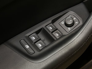 2017款380TSI 四驱纵行版 主驾车窗控制区	