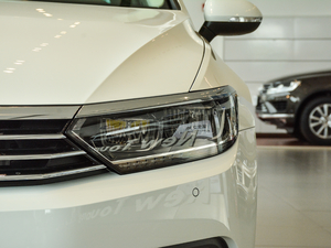 2017款380TSI 两驱畅行版 大灯