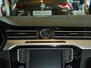 2017380TSI (q)а {(dio)L(fng)