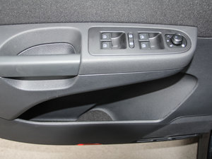 2017款380TSI 舒享型 6座 前门储物空间