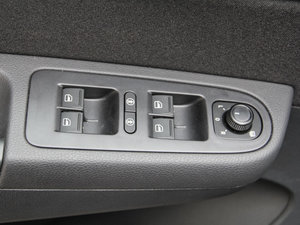 2017款380TSI 舒享型 6座 主驾车窗控制区	
