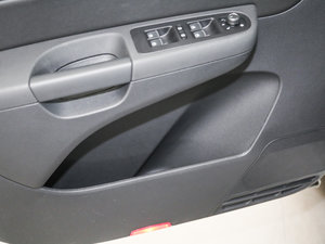 2017款380TSI 旗舰型 7座 前门储物空间