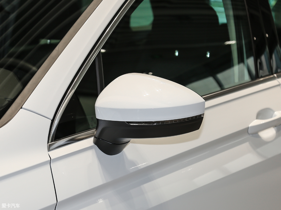 2018Tiguan 280TSI 򌾫Ӣ