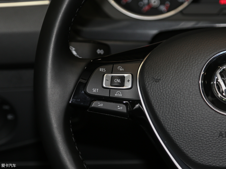 2018Tiguan 280TSI 򌾫Ӣ