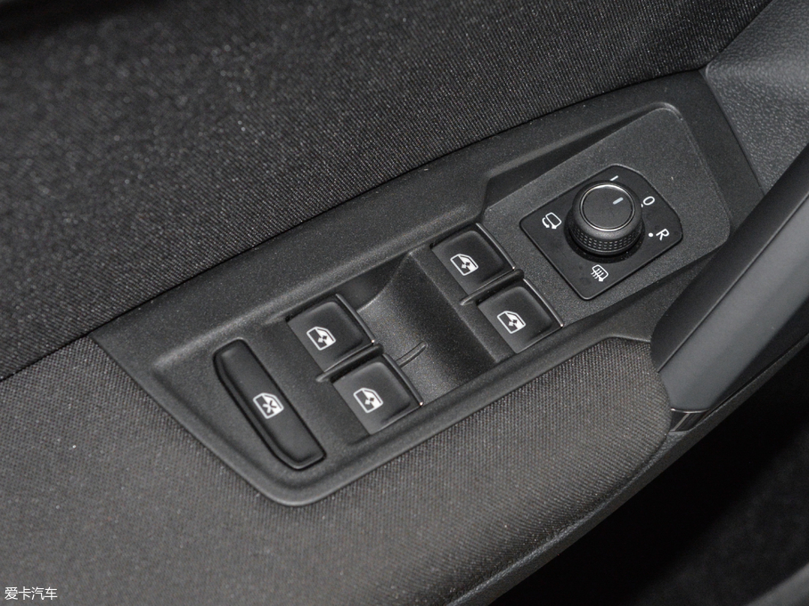 2018Tiguan 280TSI 򌾫Ӣ