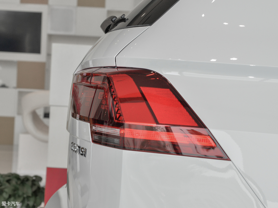 2018Tiguan 330TSI 򌄓