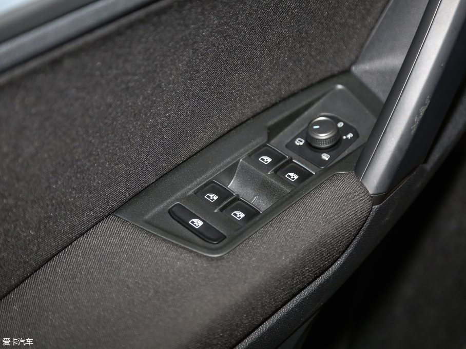 2018Tiguan 280TSI 򌾫Ӣ