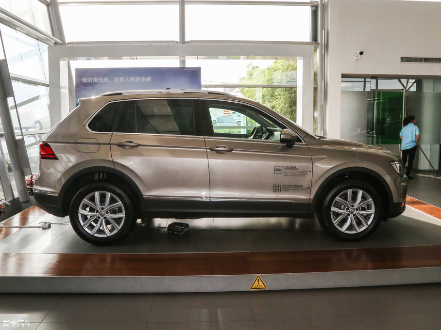 2018Tiguan 330TSI 򌄓