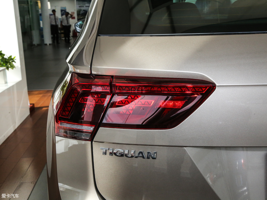 2018Tiguan 330TSI 򌄓