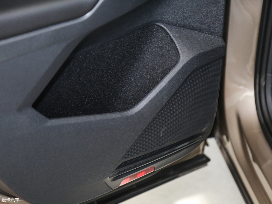 2018Tiguan 330TSI 򌄓