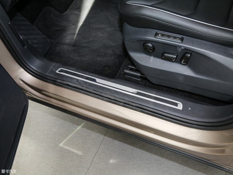 2018Tiguan 330TSI 򌄓