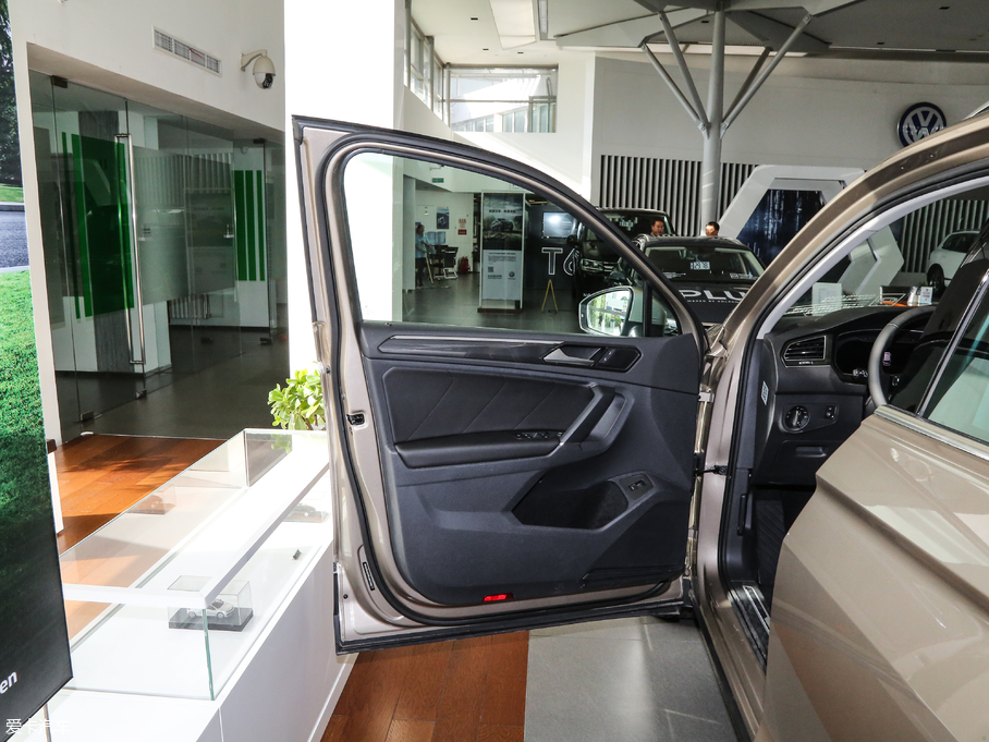 2018Tiguan 330TSI 򌄓