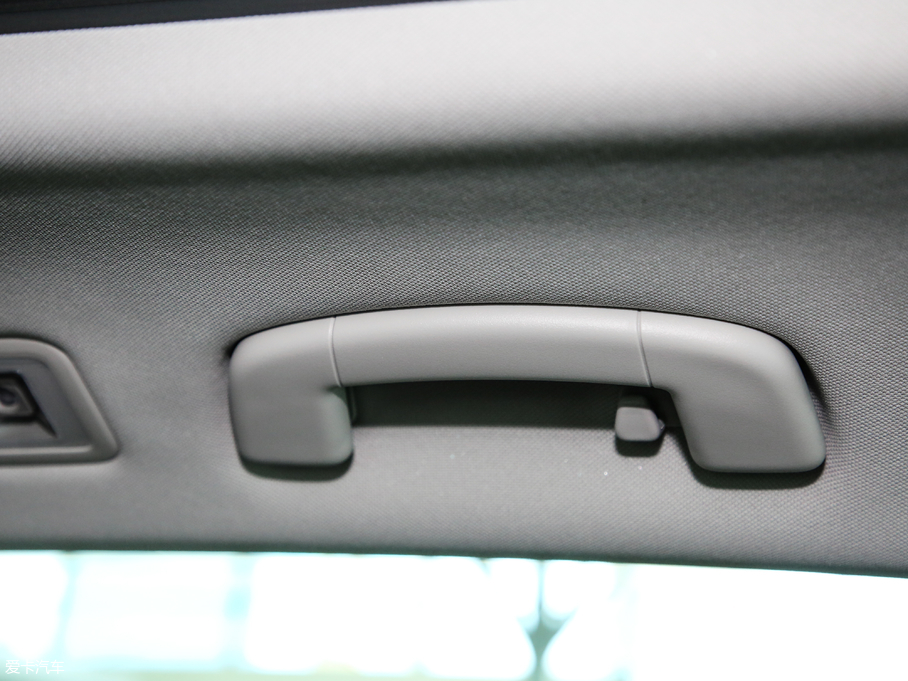 2018Tiguan 330TSI 򌄓