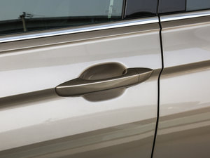 2018款330TSI 四驱高配型 主驾门拉手