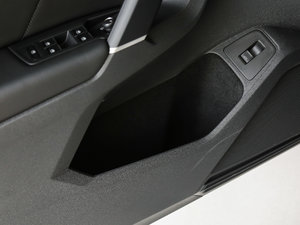 2018款330TSI 四驱高配型 前门储物空间