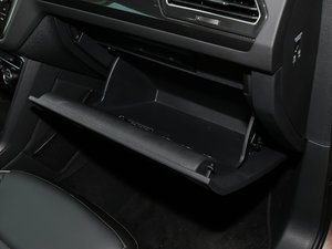 2018款330TSI 四驱高配型 手套箱