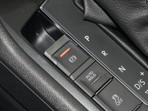 2018款330TSI 四驱创睿型 驻车制动器