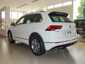 2018380TSI (q)R-Line w^