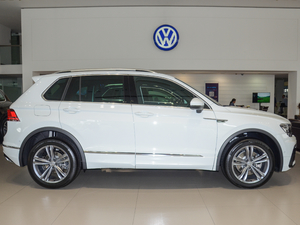 2018380TSI (q)R-Line w^