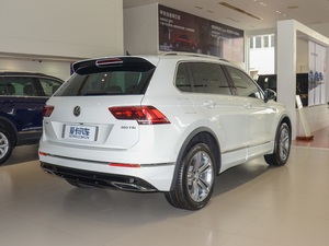 2018380TSI (q)R-Line w^