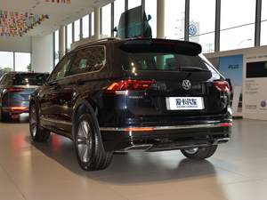 2018380TSI (q)R-Line 45