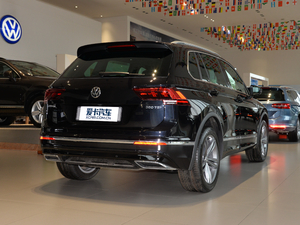 2018380TSI (q)R-Line w^