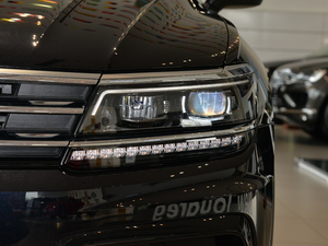 2018380TSI (q)R-Line 