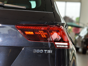 2018380TSI (q)R-Line β