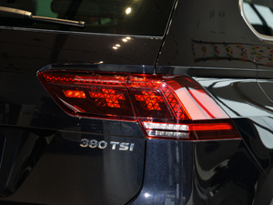 2018380TSI (q)R-Line (ji)^