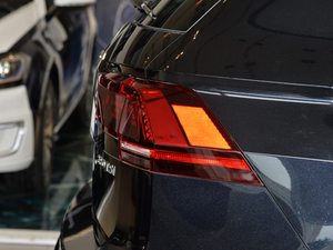 2018380TSI (q)R-Line (ji)^